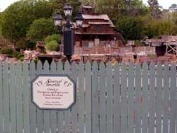 Refurbishment fence